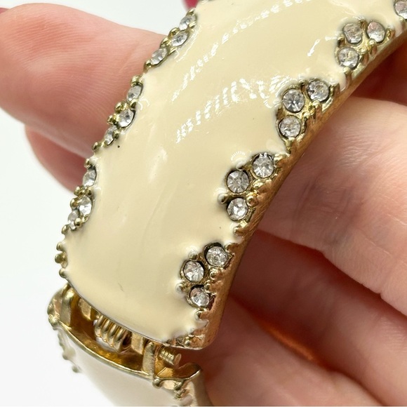 Stella & Dot Sloan Cream Hinged Bangle Bracelet - Picture 5 of 5